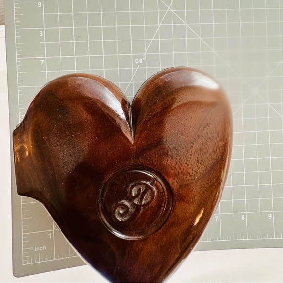 Vintage Heart Shaped Wood Trinket Box with Monogram P - Picture 10 of 12